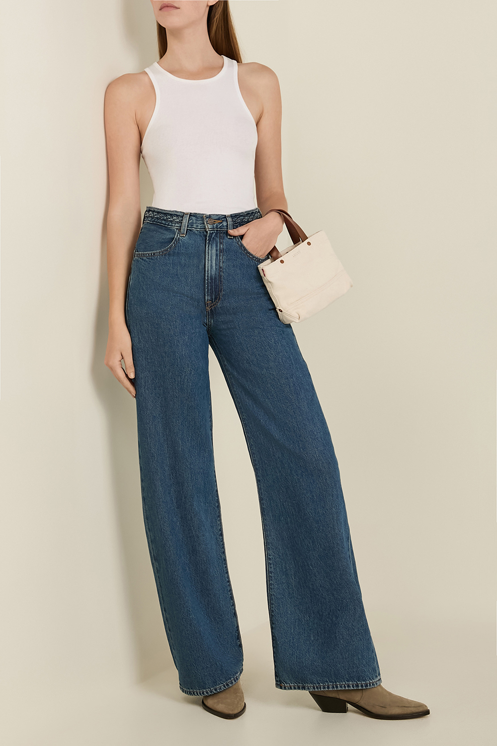 מכנסי ג'ינס בגזרה רחבה